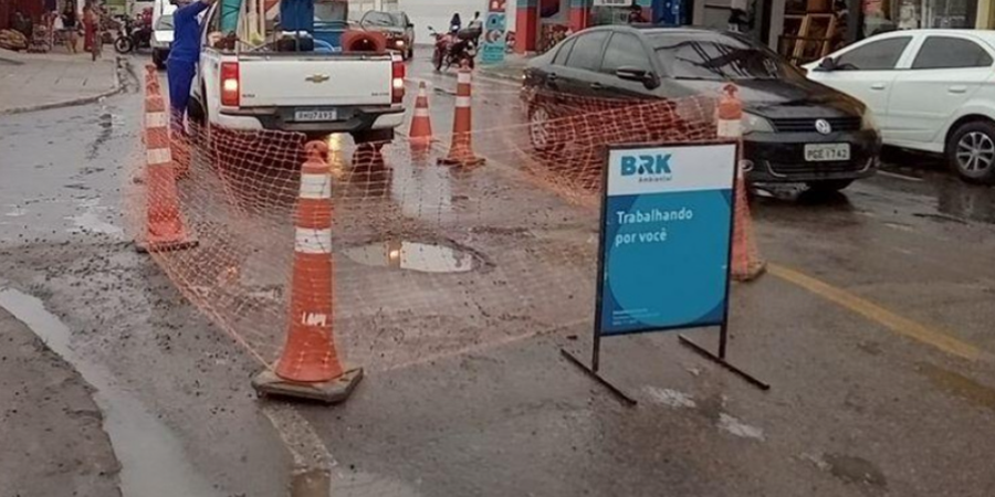 BRK deixa ruas com buracos em toda a cidade.